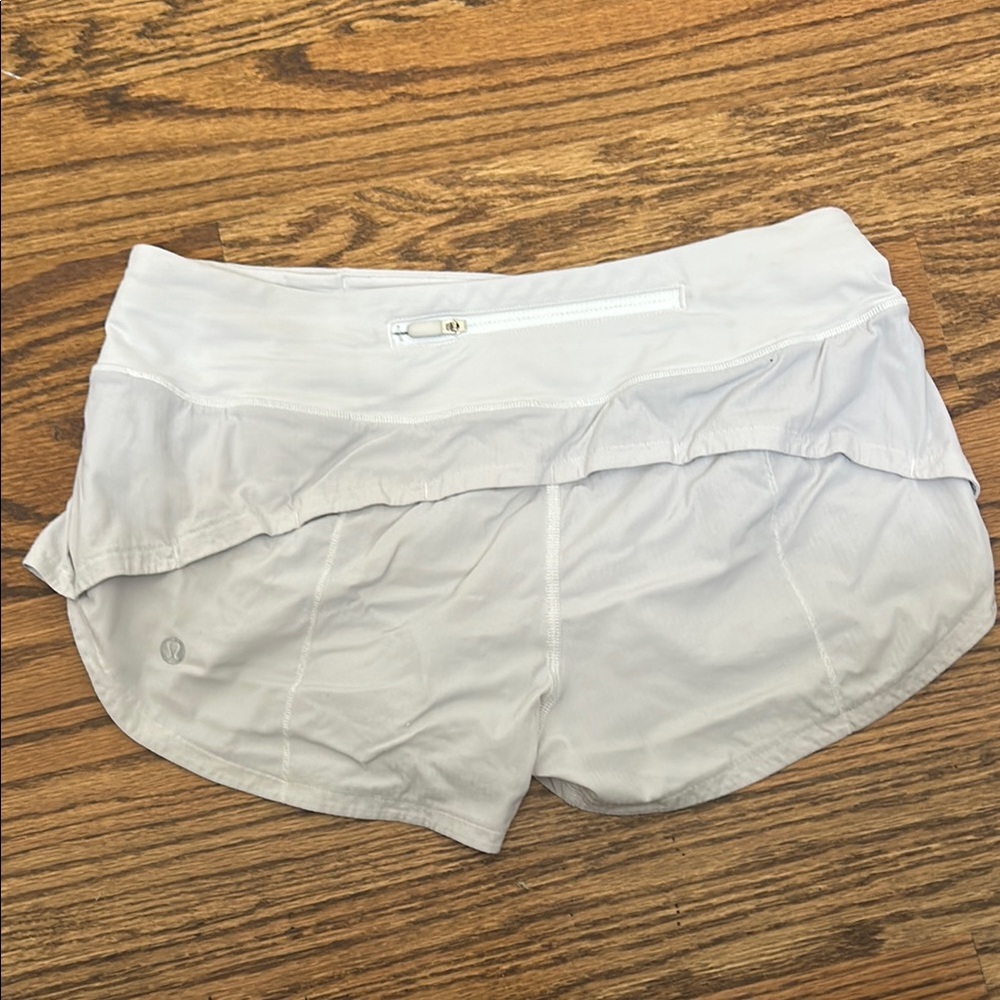 Lululemon Speed Up shorts. 2.5 inch inseam. Size 4.